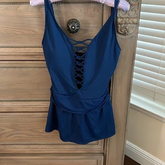 Two swim dresses. Blue is NWT, gray was barely used. Size 8 - Picture 4 of 9